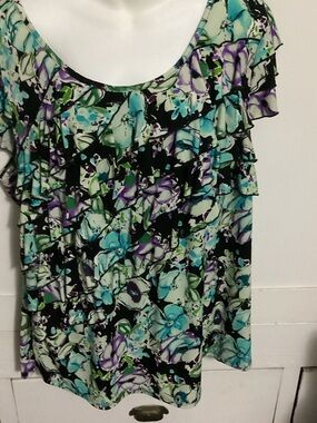 Dressbarn Black Floral Ruffle Scoop-Neck top size 1X
